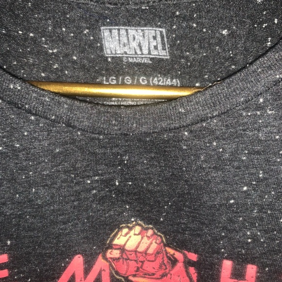 The mighty Captain Marvel graphic T-shirt - Picture 2 of 4